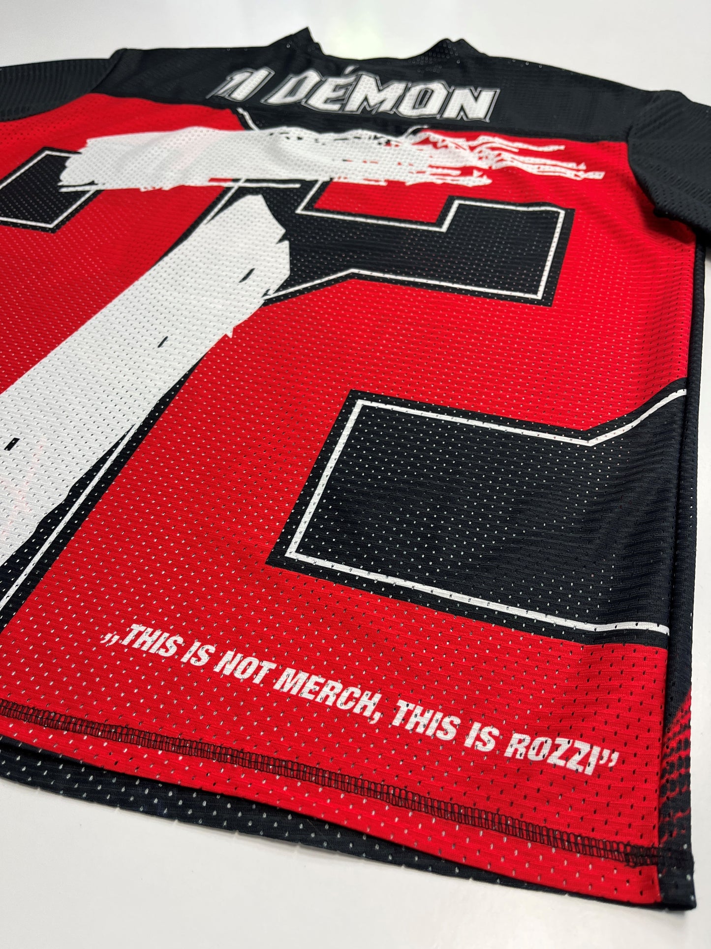 11 DÉMON BLACK & RED JERSEY